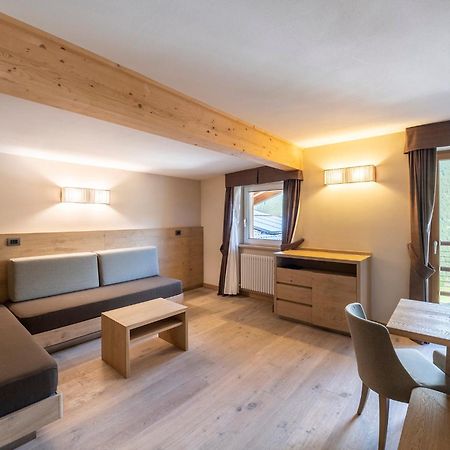 Design & Suite Hotel Ciarnadoi Vigo di Fassa Exteriér fotografie