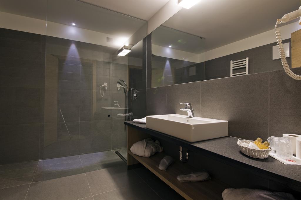 Design & Suite Hotel Ciarnadoi Vigo di Fassa Pokoj fotografie